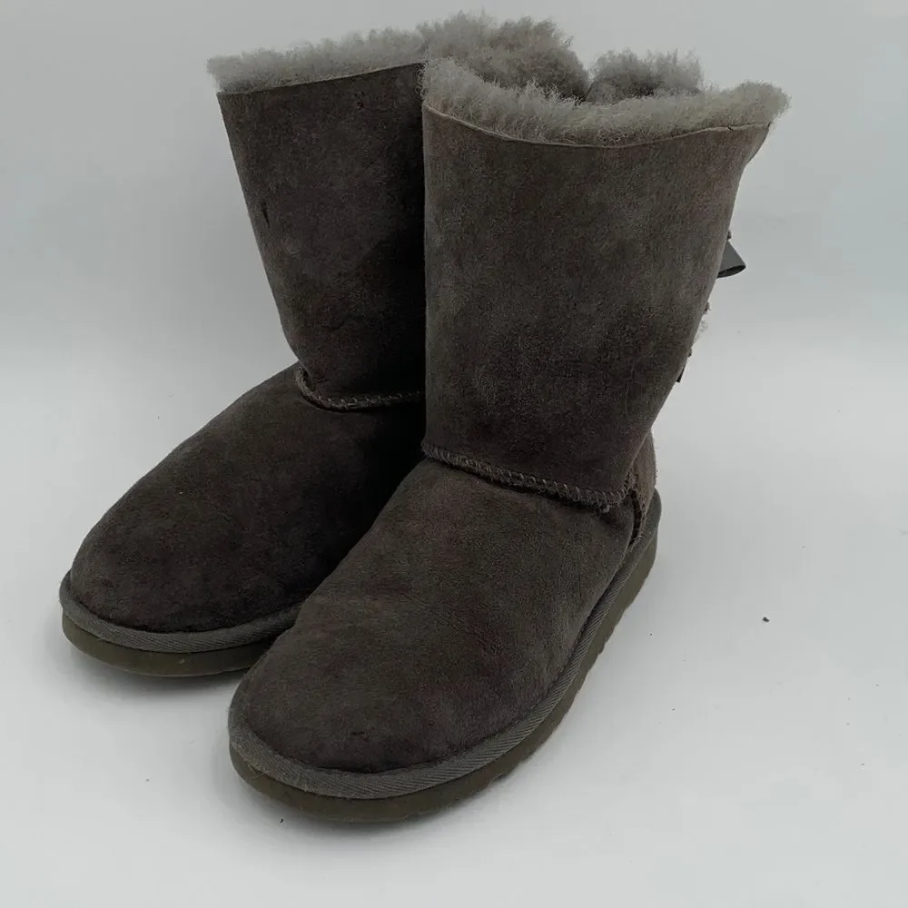 UGG Bailey Bow/Double Bow in grey big girl size 4
